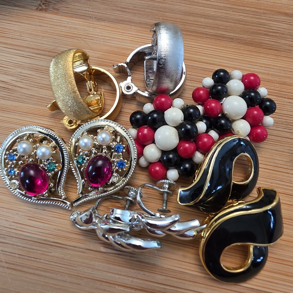 *Final Price* Huge Tray Assortment Lot Vintage Brooches & Earrings Bundle Estate - Picture 7 of 15